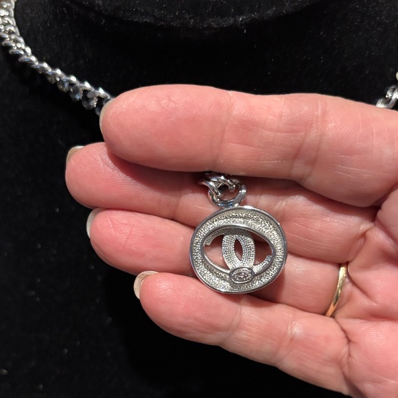 Elegant Silver Chain Necklace with a Pearl Pendant - Picture 2 of 4